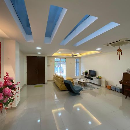 Entire Residential Home•Jia Residences Bkt Serdang沙登温暖的家 Сери-Кембанган Экстерьер фото