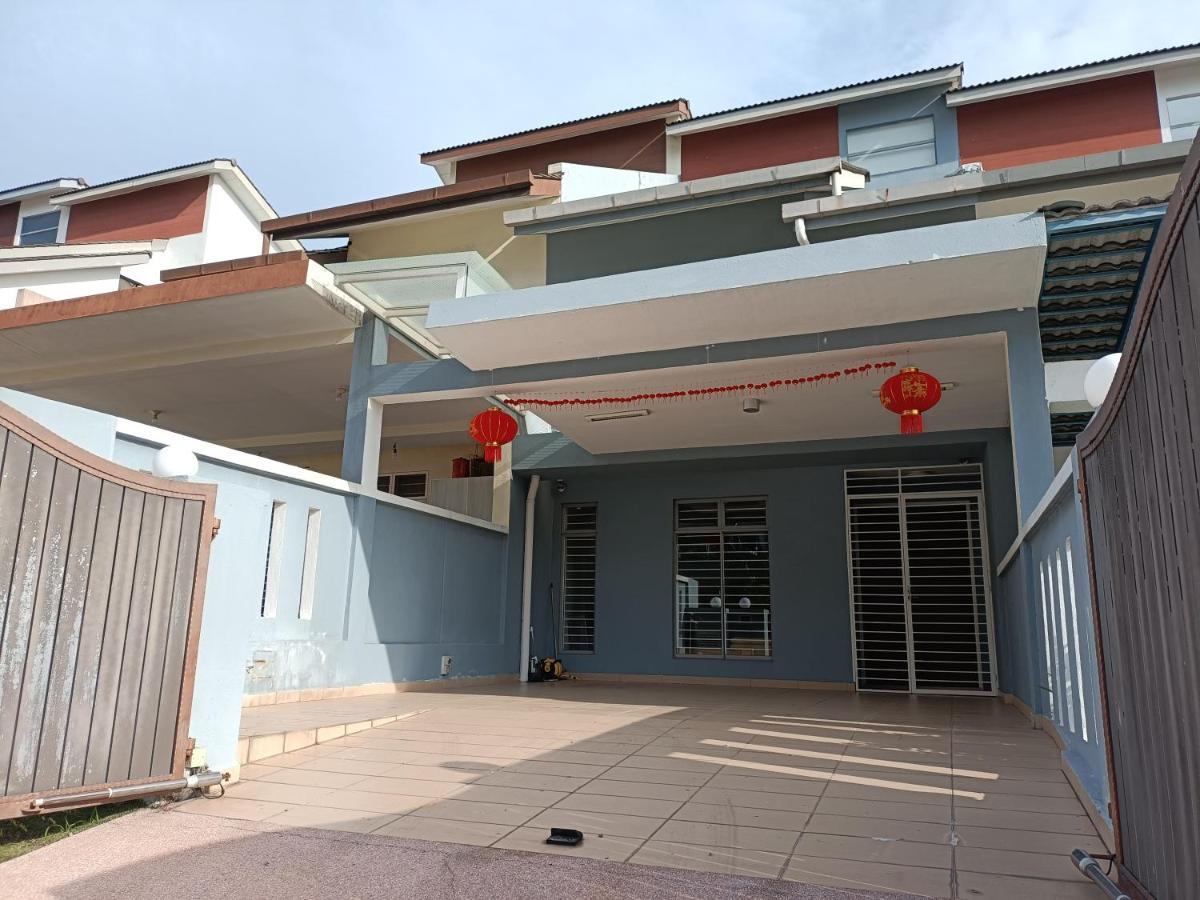 Entire Residential Home•Jia Residences Bkt Serdang沙登温暖的家 Сери-Кембанган Экстерьер фото